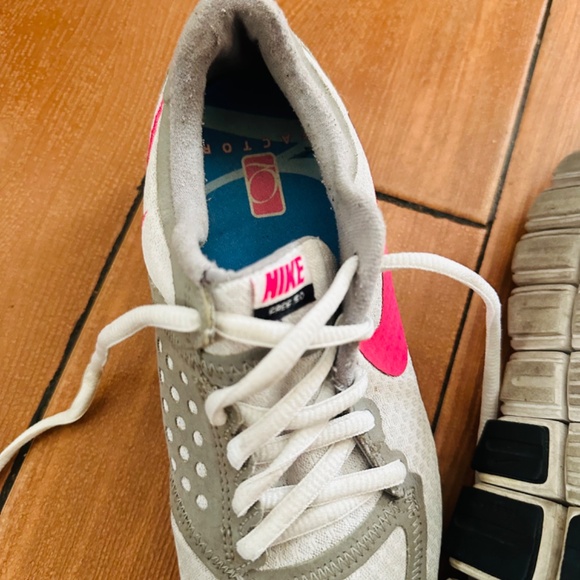 Nike Free 5.0 Women's, Size 6, Ohio State Buckeye, Gray and Pink - Picture 6 of 11